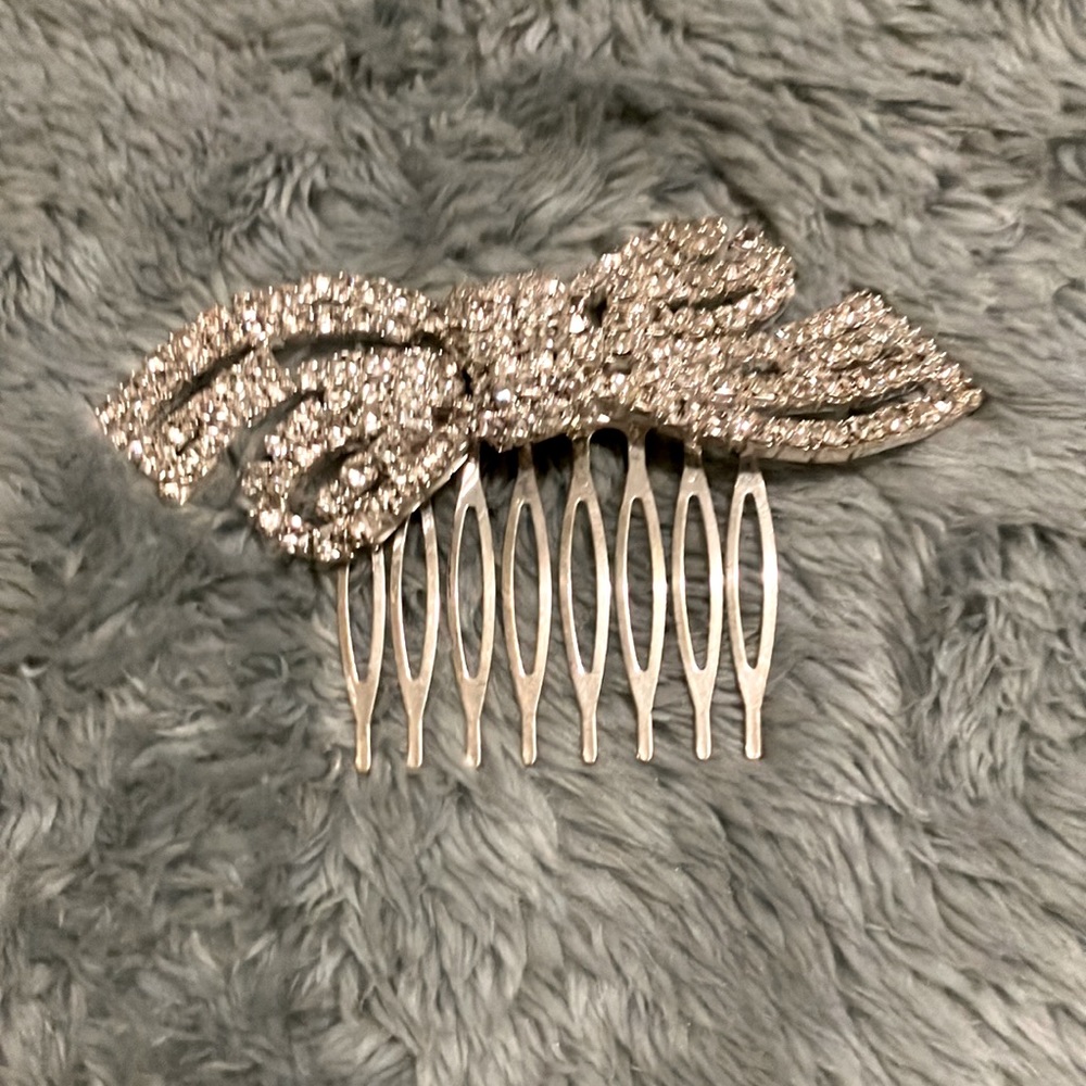 Small rhinestone hair comb